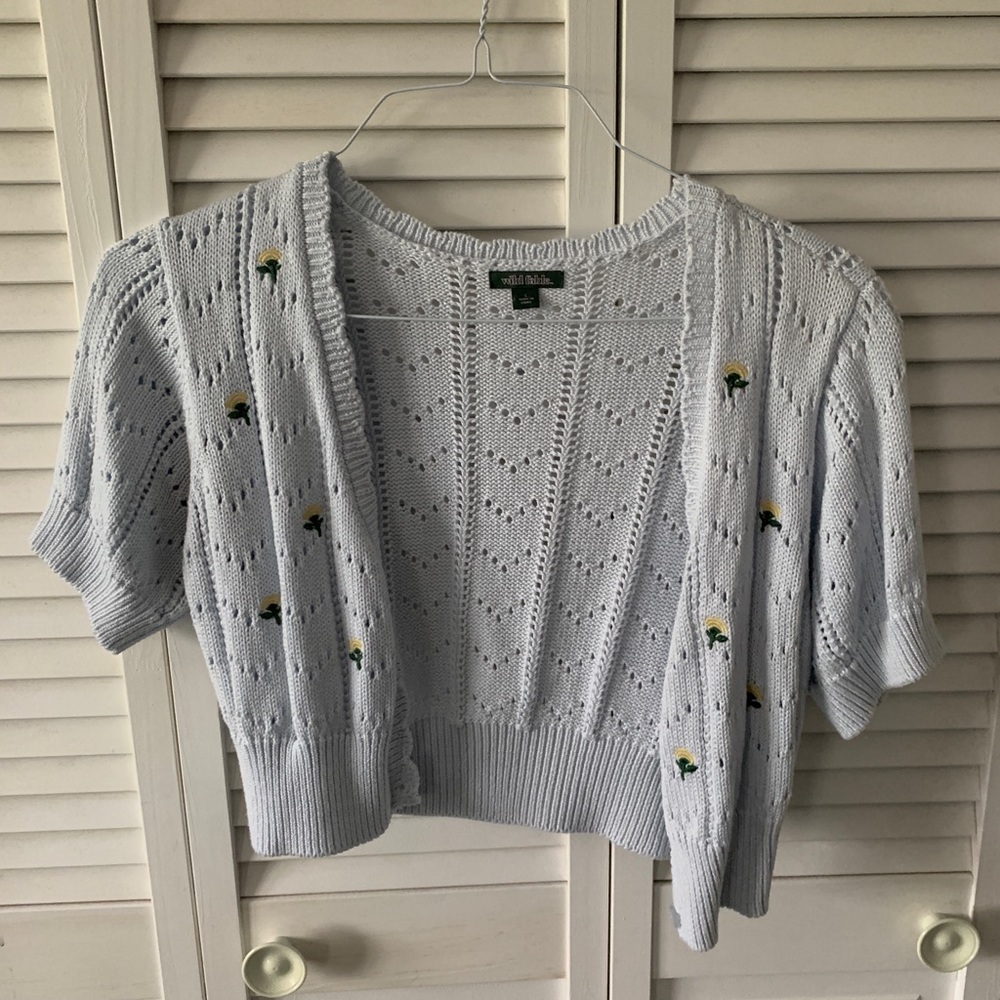 Wild Fable Short Flower Knit Sweater Size L